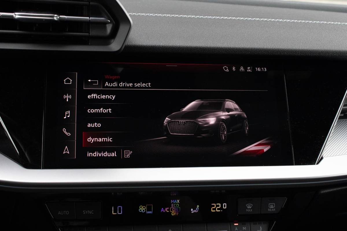 Audi A3 Audi A3 Sportback 40 TFSIe Sline Pano Maxton B&O ACC Parkeerhulp Keyless