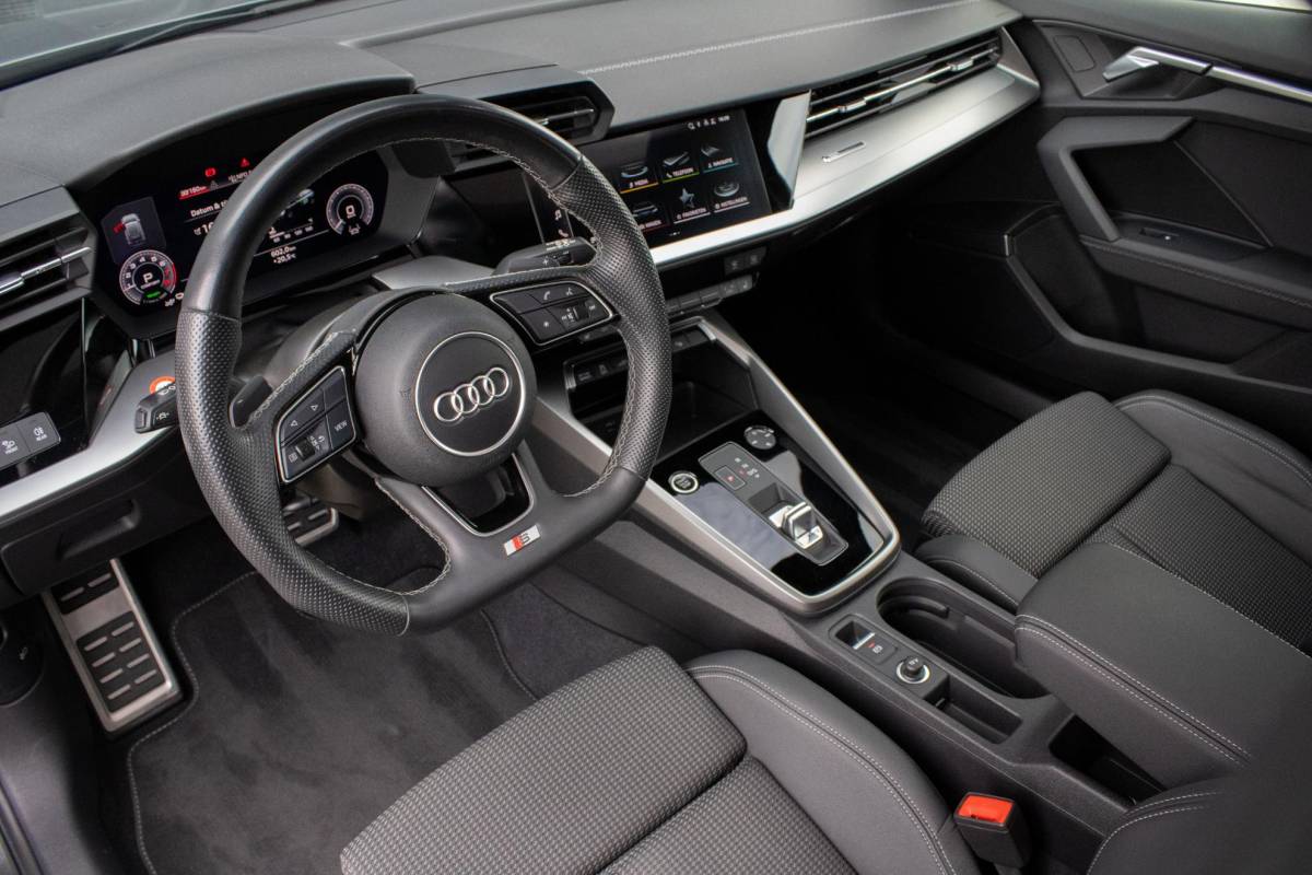 Audi A3 Audi A3 Sportback 40 TFSIe Sline Pano Maxton B&O ACC Parkeerhulp Keyless