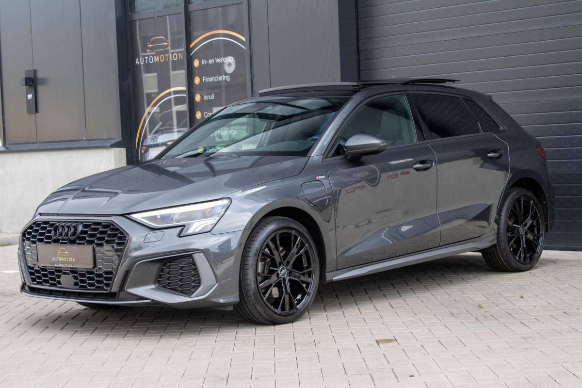 Audi A3 Audi A3 Sportback 40 TFSIe Sline Pano Maxton B&O ACC Parkeerhulp Keyless