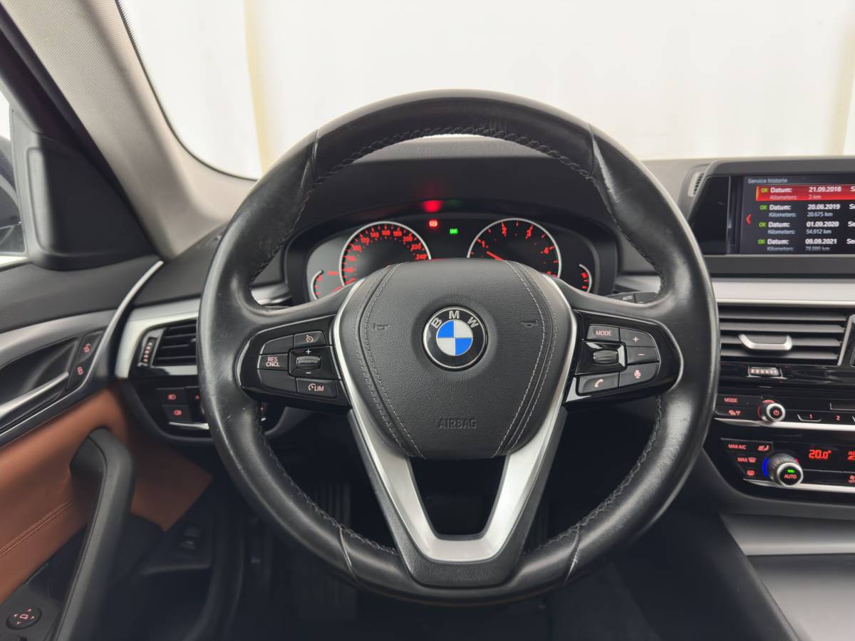 BMW 5 Serie BMW 5-serie Touring 520d Executive Aut. *LEATHER | FULL-LED | NAVI-FULLMAP | COMFORT-SEATS | PRIVACY-GLASS | ECC | PDC | CRUISE | 17”ALU*