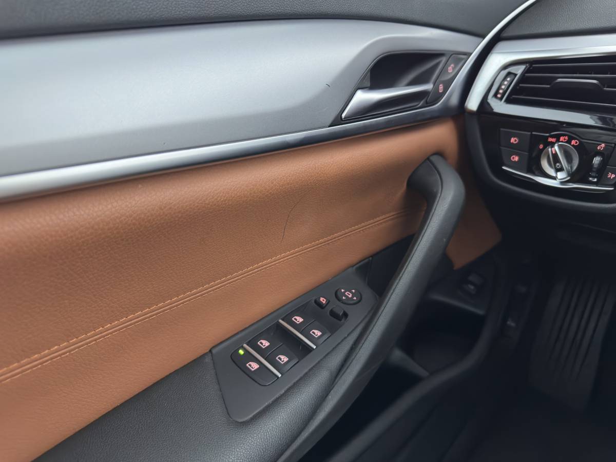 BMW 5 Serie BMW 5-serie Touring 520d Executive Aut. *LEATHER | FULL-LED | NAVI-FULLMAP | COMFORT-SEATS | PRIVACY-GLASS | ECC | PDC | CRUISE | 17”ALU*