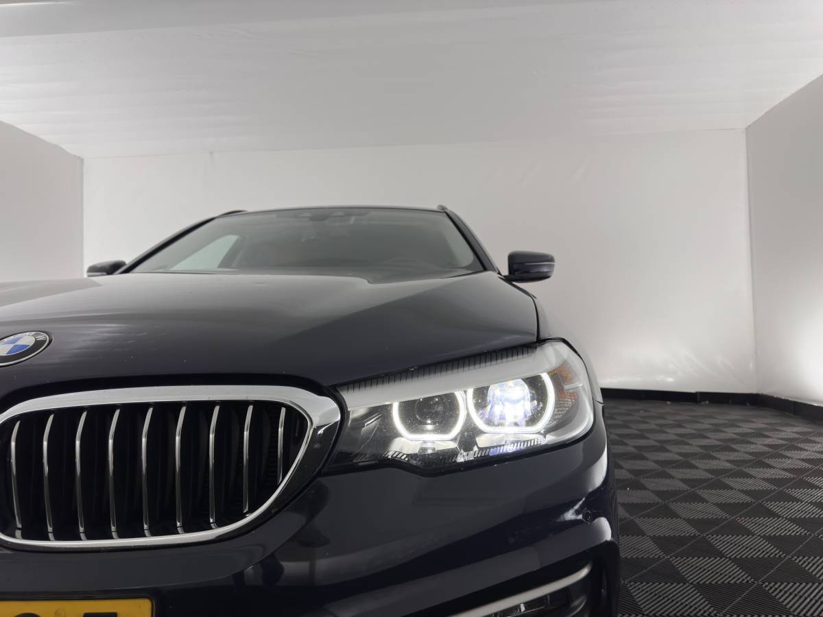 BMW 5 Serie BMW 5-serie Touring 520d Executive Aut. *LEATHER | FULL-LED | NAVI-FULLMAP | COMFORT-SEATS | PRIVACY-GLASS | ECC | PDC | CRUISE | 17”ALU*