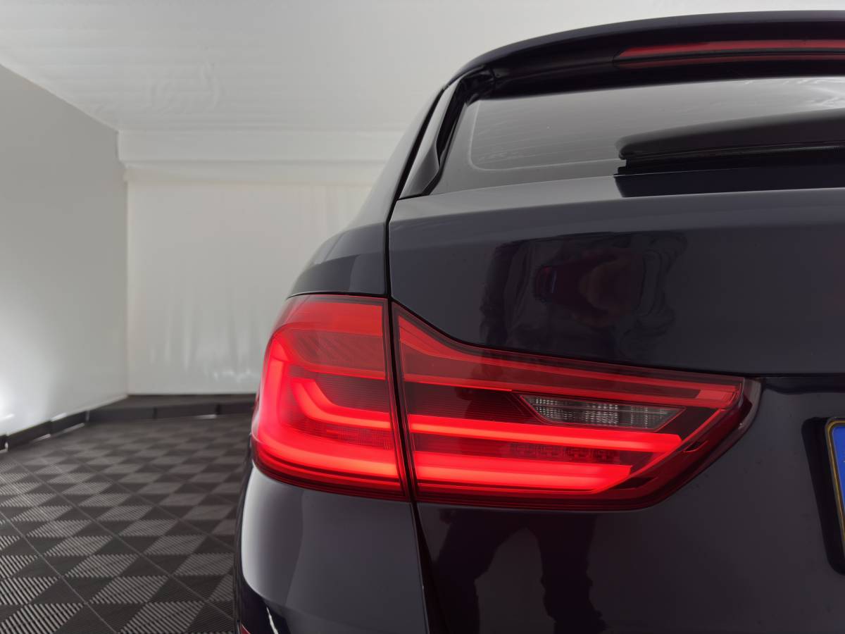 BMW 5 Serie BMW 5-serie Touring 520d Executive Aut. *LEATHER | FULL-LED | NAVI-FULLMAP | COMFORT-SEATS | PRIVACY-GLASS | ECC | PDC | CRUISE | 17”ALU*