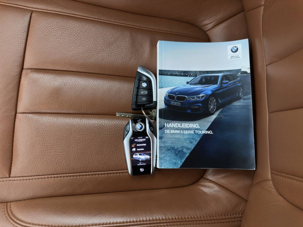BMW 5 Serie BMW 5-serie Touring 520d Executive Aut. *LEATHER | FULL-LED | NAVI-FULLMAP | COMFORT-SEATS | PRIVACY-GLASS | ECC | PDC | CRUISE | 17”ALU*