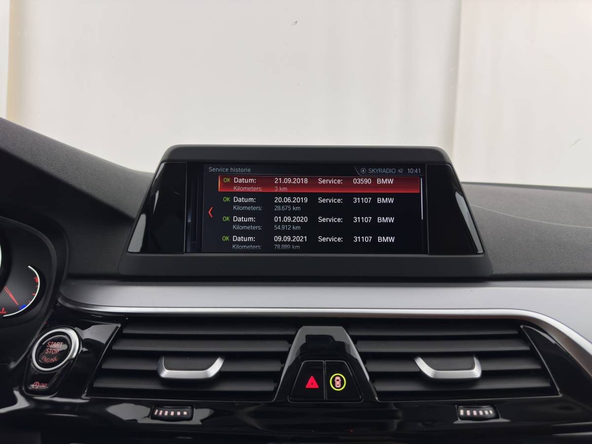 BMW 5 Serie BMW 5-serie Touring 520d Executive Aut. *LEATHER | FULL-LED | NAVI-FULLMAP | COMFORT-SEATS | PRIVACY-GLASS | ECC | PDC | CRUISE | 17”ALU*
