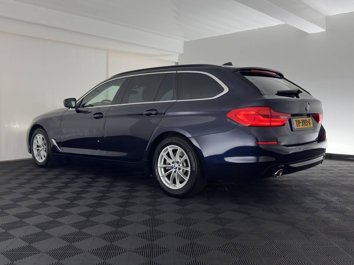 BMW 5 Serie BMW 5-serie Touring 520d Executive Aut. *LEATHER | FULL-LED | NAVI-FULLMAP | COMFORT-SEATS | PRIVACY-GLASS | ECC | PDC | CRUISE | 17”ALU*