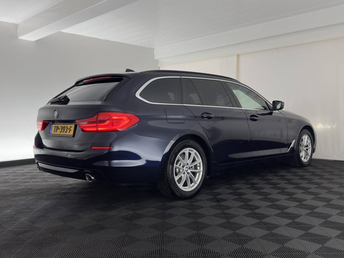 BMW 5 Serie BMW 5-serie Touring 520d Executive Aut. *LEATHER | FULL-LED | NAVI-FULLMAP | COMFORT-SEATS | PRIVACY-GLASS | ECC | PDC | CRUISE | 17”ALU*