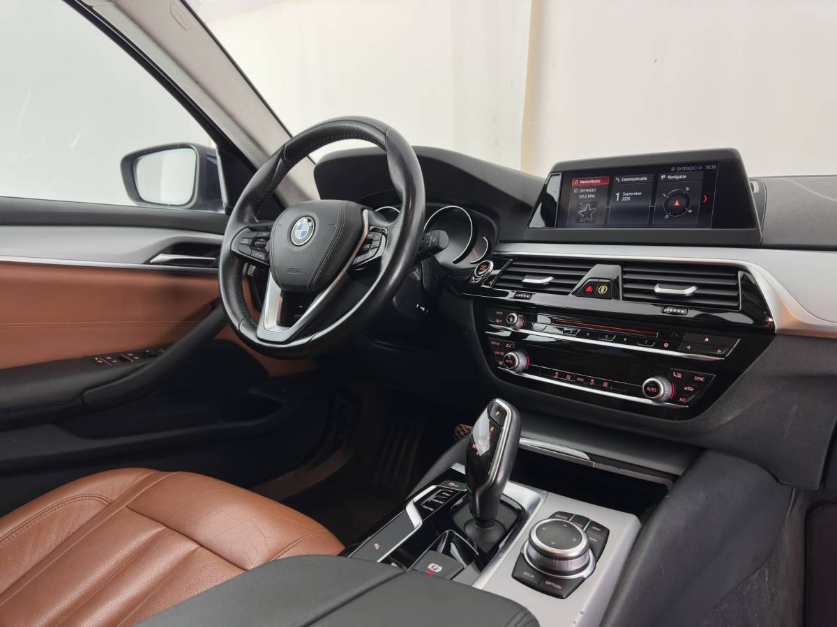 BMW 5 Serie BMW 5-serie Touring 520d Executive Aut. *LEATHER | FULL-LED | NAVI-FULLMAP | COMFORT-SEATS | PRIVACY-GLASS | ECC | PDC | CRUISE | 17”ALU*