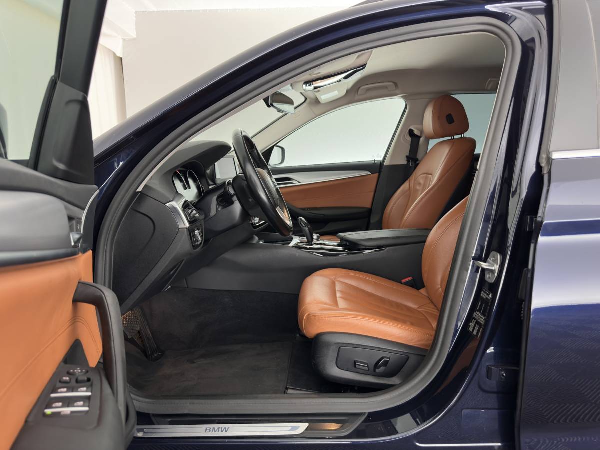 BMW 5 Serie BMW 5-serie Touring 520d Executive Aut. *LEATHER | FULL-LED | NAVI-FULLMAP | COMFORT-SEATS | PRIVACY-GLASS | ECC | PDC | CRUISE | 17”ALU*