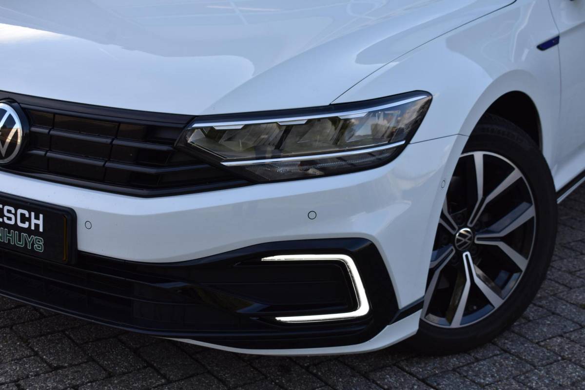 Volkswagen Passat Volkswagen Passat Variant 1.4 TSI PHEV GTE Business | Trekhaak | Massagestoelen | Pano |