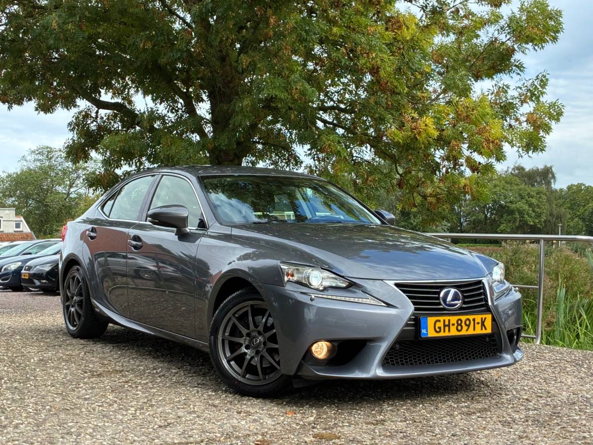 Lexus IS