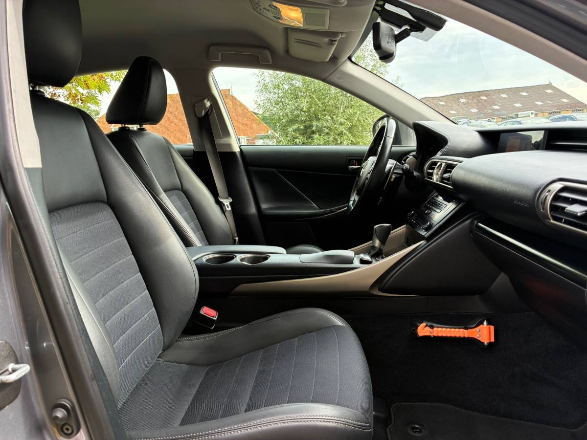 Lexus IS Lexus IS 300h Business Hybride | Xenon + Leder + Navi nu €13.975,-!!