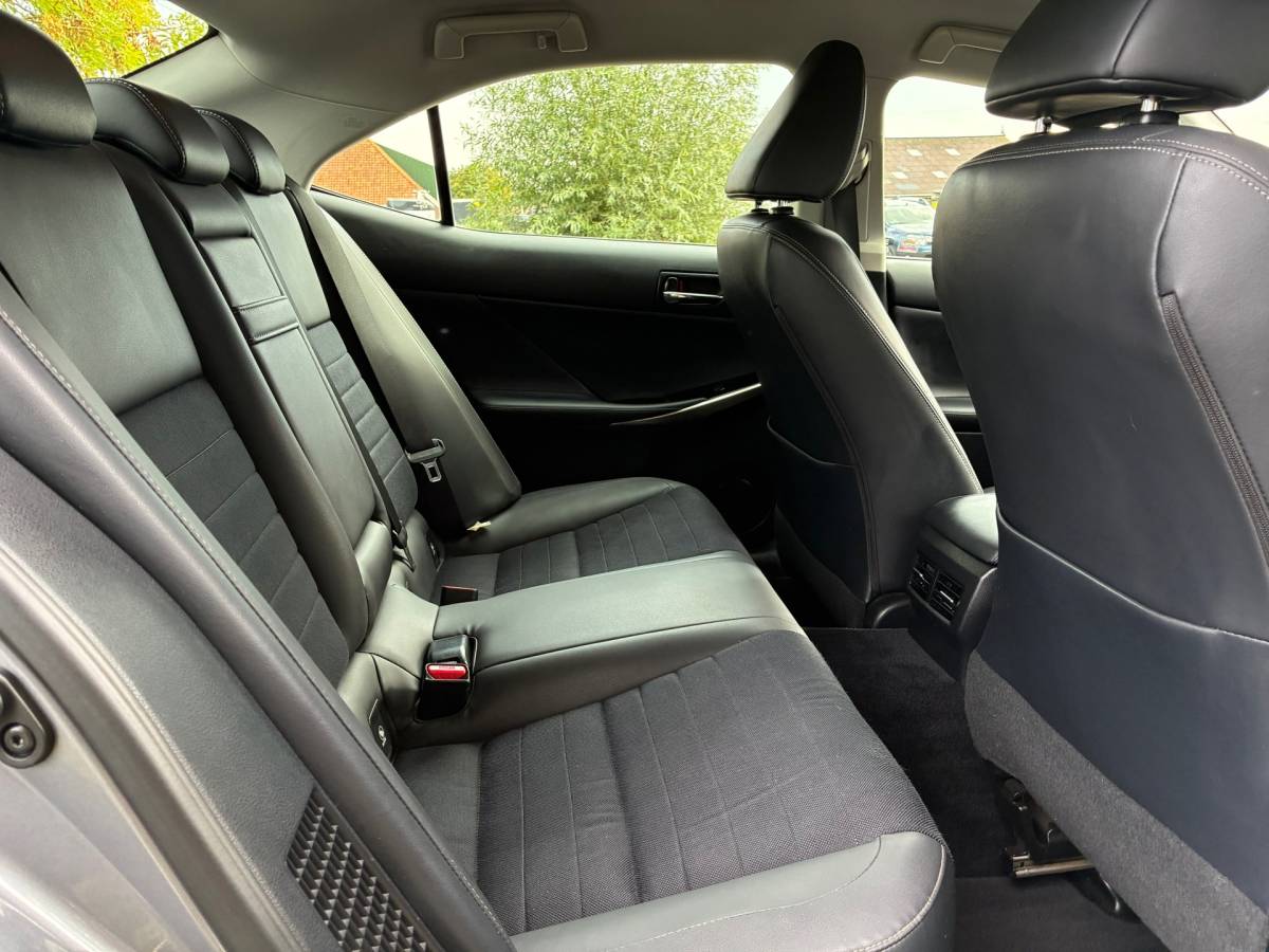Lexus IS Lexus IS 300h Business Hybride | Xenon + Leder + Navi nu €13.975,-!!