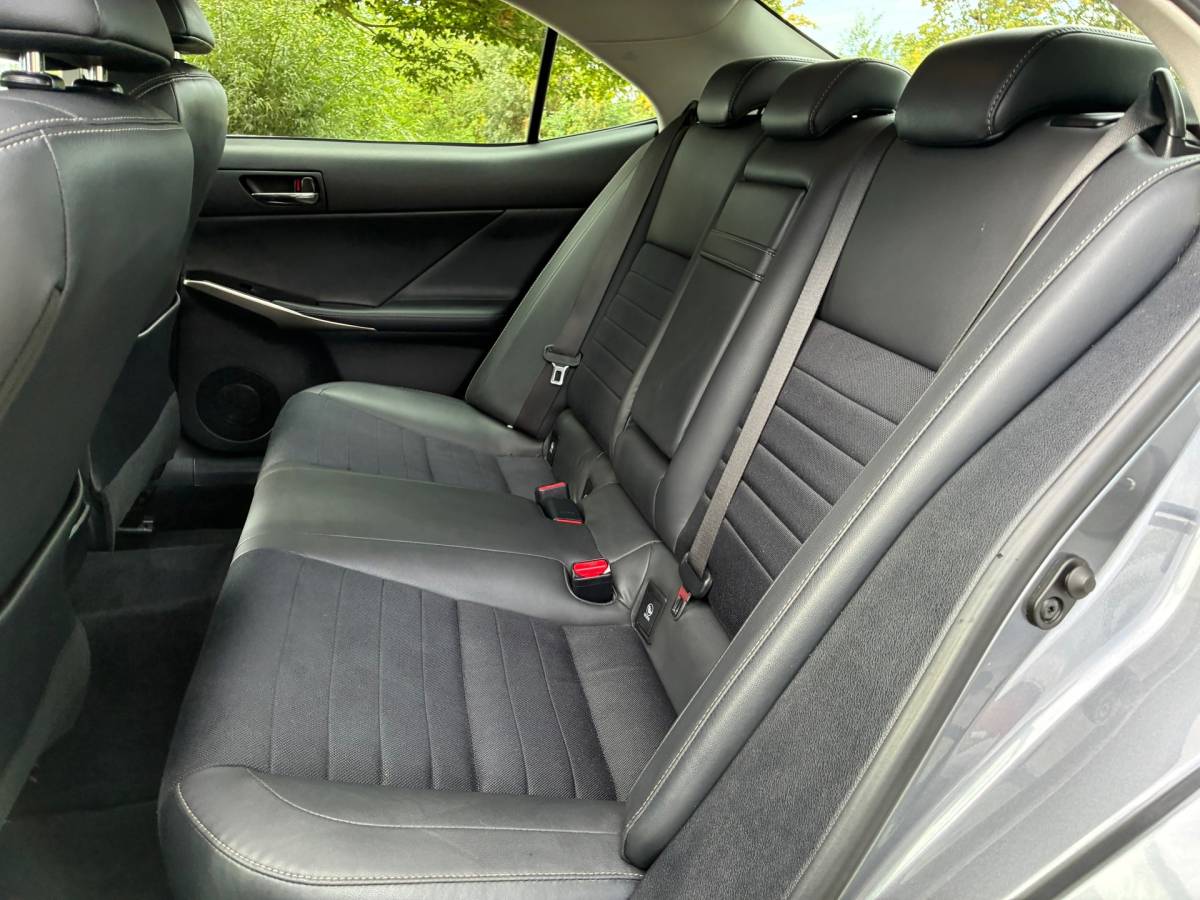 Lexus IS Lexus IS 300h Business Hybride | Xenon + Leder + Navi nu €13.975,-!!