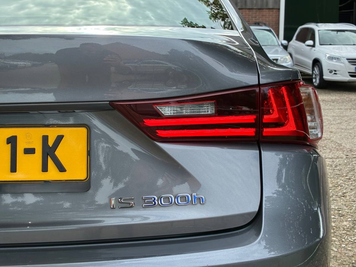 Lexus IS Lexus IS 300h Business Hybride | Xenon + Leder + Navi nu €13.975,-!!
