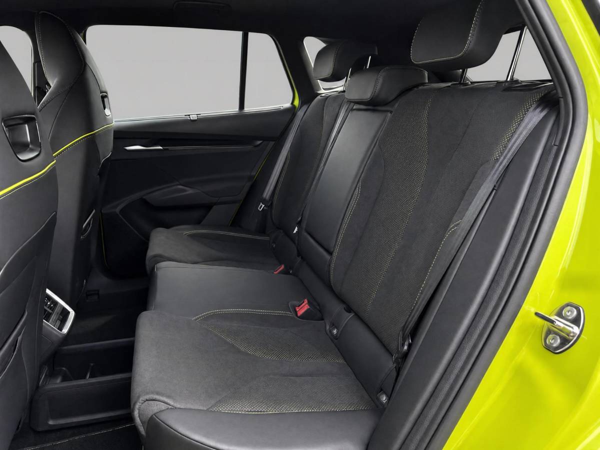 Škoda Elroq Škoda Elroq 85X RS 250kW/340 PK 4×4 Elektrische aandrijving | Business upgrade pakket – advanced | 21″ inch velgen Vision | Trekhaak wegklapbaar | 2500,- inruilvoordeel!!