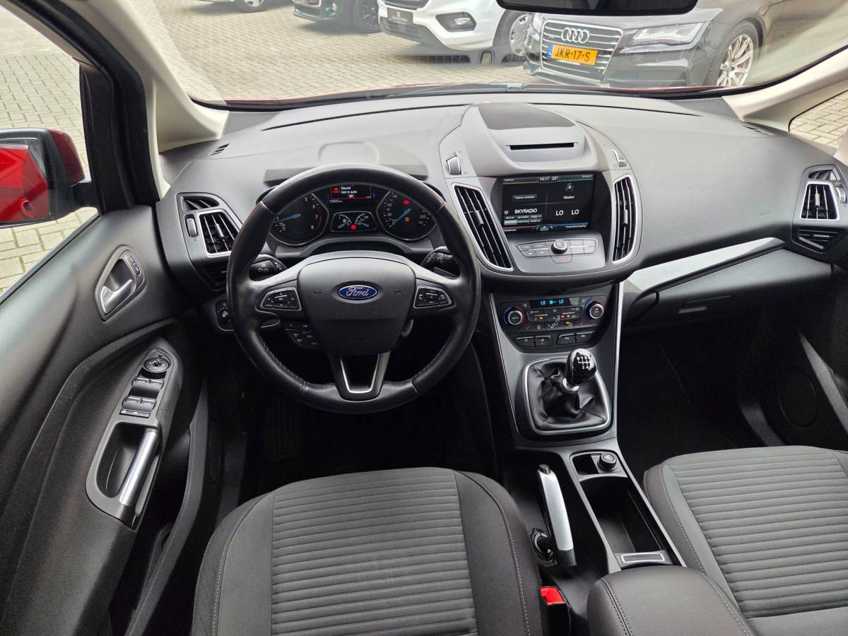 Ford C-MAX Ford C-Max 1.5 Titanium Trekhaak/ Parkeersensoren voor + achter/ Cruise control/ Stuur + stoelverwarming/ Rijklaarprijs!