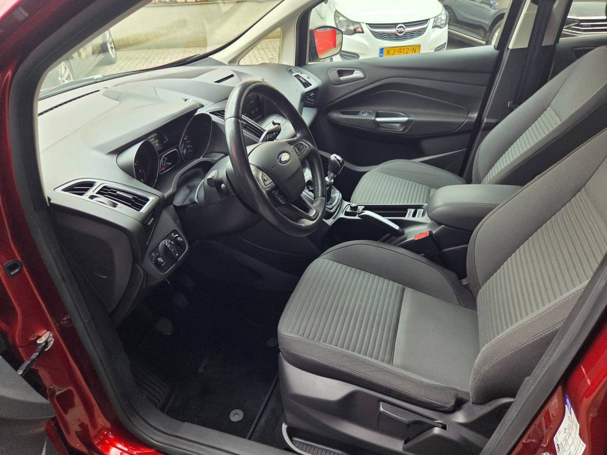 Ford C-MAX Ford C-Max 1.5 Titanium Trekhaak/ Parkeersensoren voor + achter/ Cruise control/ Stuur + stoelverwarming/ Rijklaarprijs!