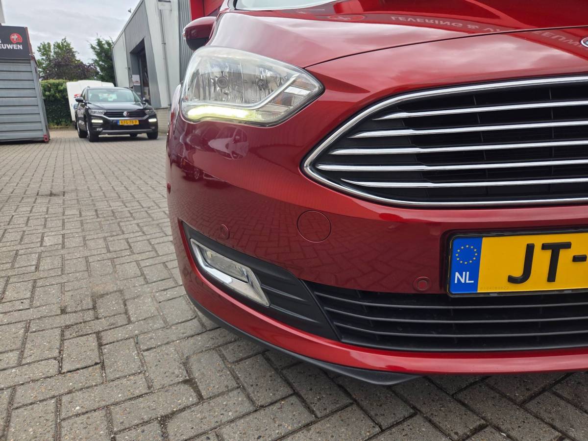 Ford C-MAX Ford C-Max 1.5 Titanium Trekhaak/ Parkeersensoren voor + achter/ Cruise control/ Stuur + stoelverwarming/ Rijklaarprijs!