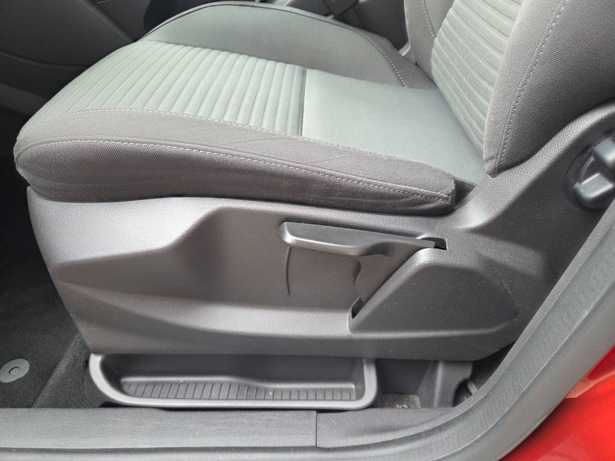 Ford C-MAX Ford C-Max 1.5 Titanium Trekhaak/ Parkeersensoren voor + achter/ Cruise control/ Stuur + stoelverwarming/ Rijklaarprijs!
