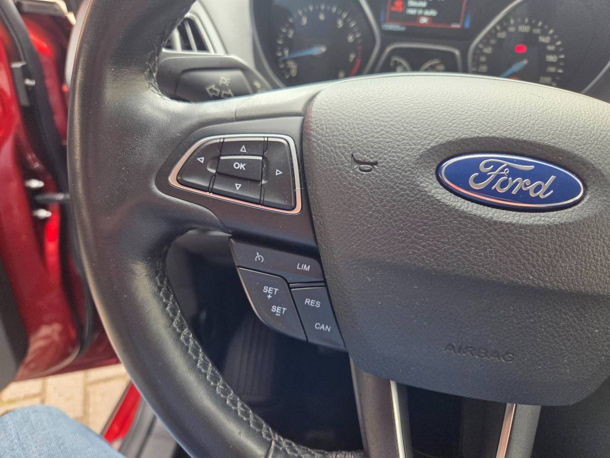 Ford C-MAX Ford C-Max 1.5 Titanium Trekhaak/ Parkeersensoren voor + achter/ Cruise control/ Stuur + stoelverwarming/ Rijklaarprijs!