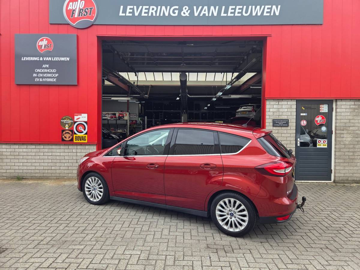 Ford C-MAX Ford C-Max 1.5 Titanium Trekhaak/ Parkeersensoren voor + achter/ Cruise control/ Stuur + stoelverwarming/ Rijklaarprijs!