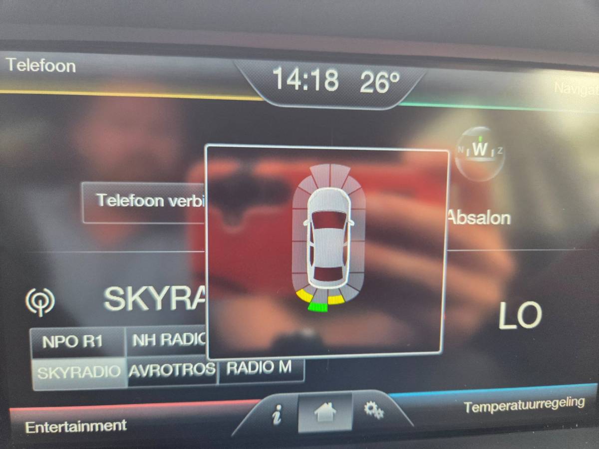 Ford C-MAX Ford C-Max 1.5 Titanium Trekhaak/ Parkeersensoren voor + achter/ Cruise control/ Stuur + stoelverwarming/ Rijklaarprijs!