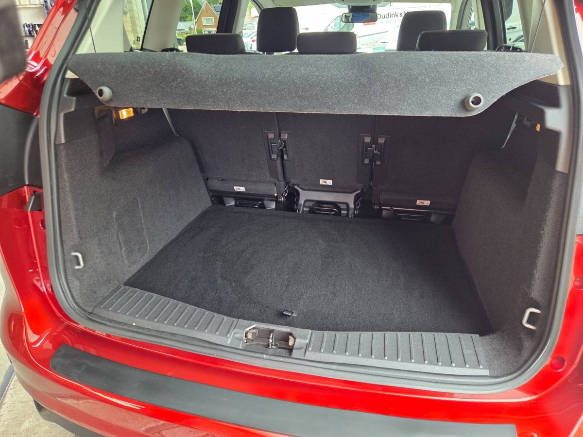 Ford C-MAX Ford C-Max 1.5 Titanium Trekhaak/ Parkeersensoren voor + achter/ Cruise control/ Stuur + stoelverwarming/ Rijklaarprijs!