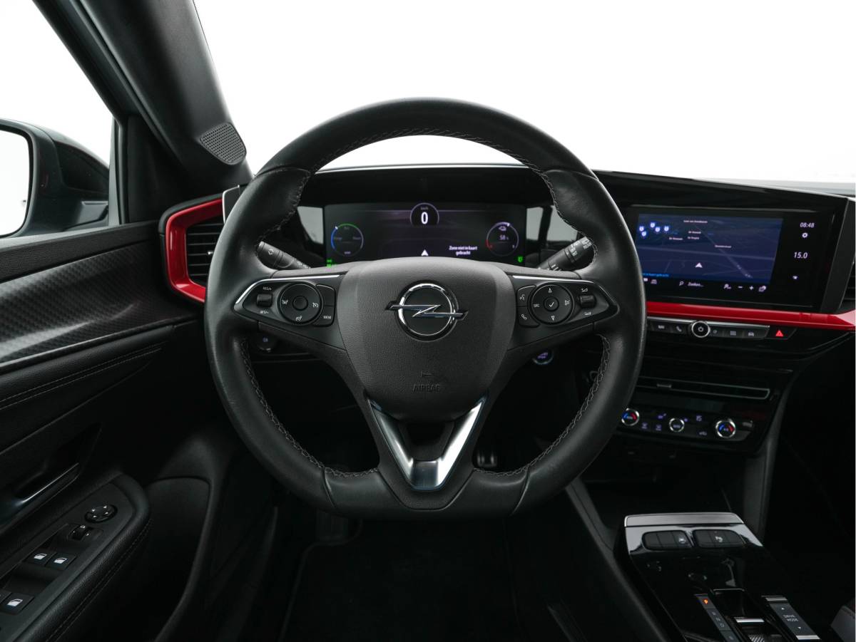 Opel Mokka-e Opel Mokka Electric Level 4 50 kWh [3-Fase-11kW] {SoH-95%} (INCL.BTW) Aut. *HEATPUMP | LEATHER-FABRIC | DIGI-COCKPIT | FULL-LED | CAMERA | COMFORTSEATS | KEYLESS | DAB+ | ECC | CRUISE | 17”ALU*