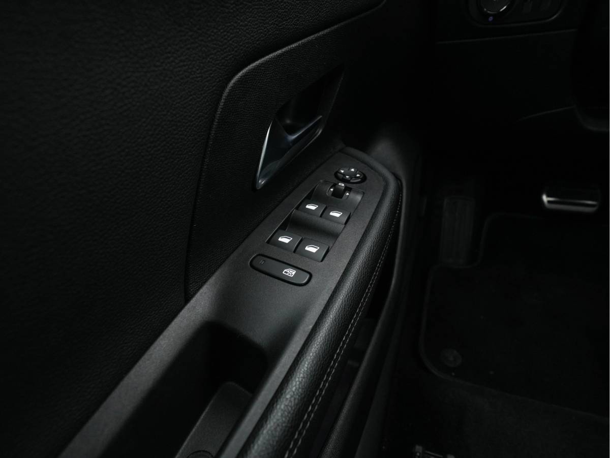 Opel Mokka-e Opel Mokka Electric Level 4 50 kWh [3-Fase-11kW] {SoH-95%} (INCL.BTW) Aut. *HEATPUMP | LEATHER-FABRIC | DIGI-COCKPIT | FULL-LED | CAMERA | COMFORTSEATS | KEYLESS | DAB+ | ECC | CRUISE | 17”ALU*