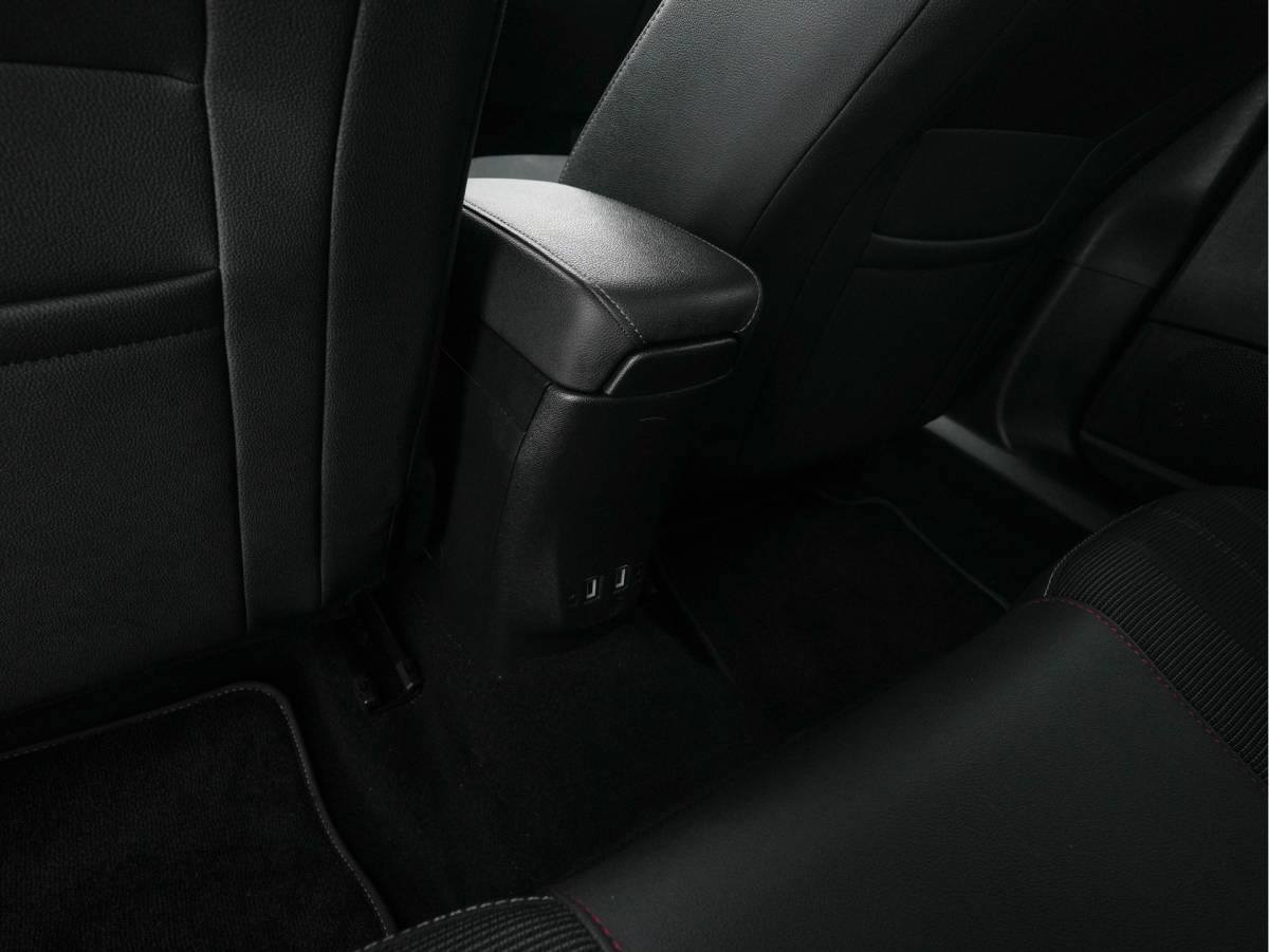Opel Mokka-e Opel Mokka Electric Level 4 50 kWh [3-Fase-11kW] {SoH-95%} (INCL.BTW) Aut. *HEATPUMP | LEATHER-FABRIC | DIGI-COCKPIT | FULL-LED | CAMERA | COMFORTSEATS | KEYLESS | DAB+ | ECC | CRUISE | 17”ALU*