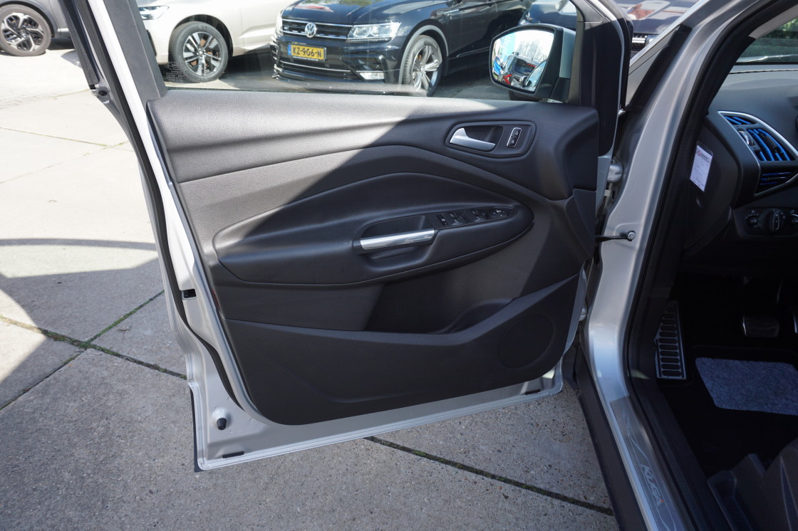 Ford Kuga Ford Kuga 1.6 Automaat Titanium Plus 4WD el.achterklep