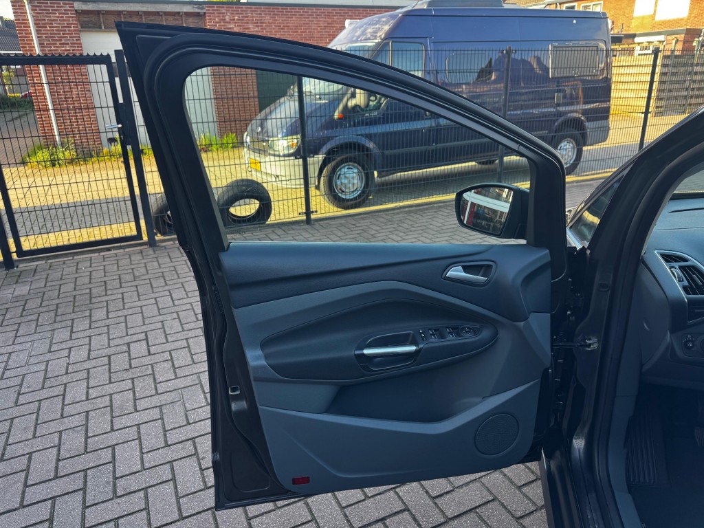 Ford C-MAX Ford C-max 1.0 ECOBOOST 125PK EDITION PLUS / AIRCO / CRUISE / CAMERA / TREKHAAK / PDC
