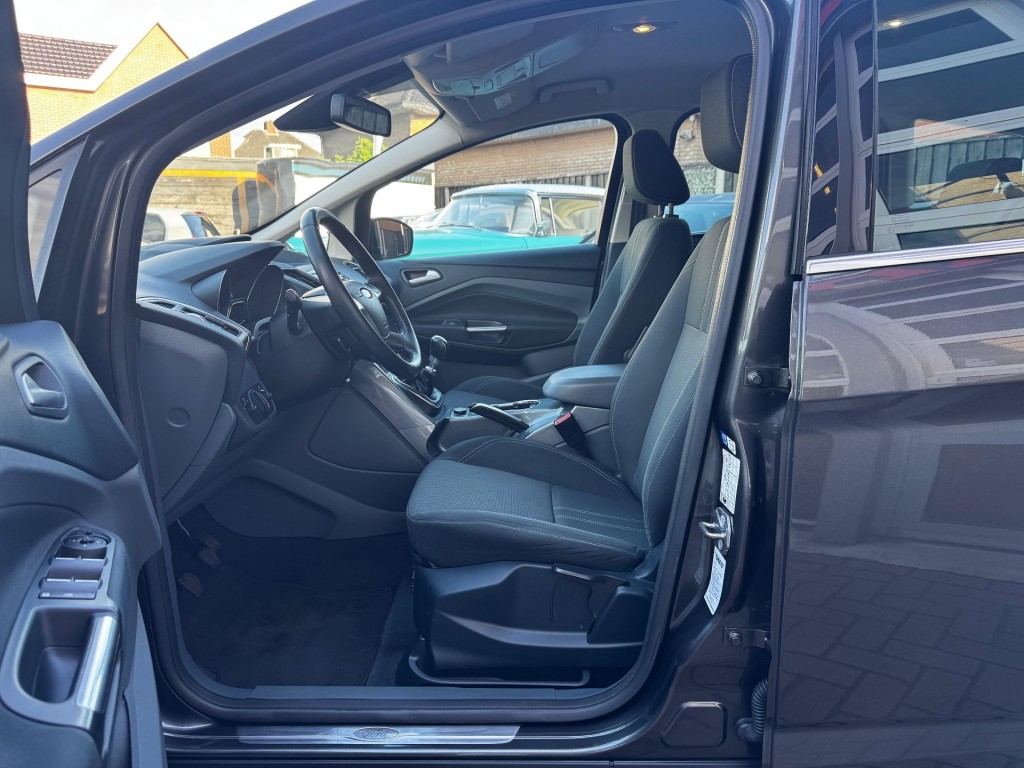 Ford C-MAX Ford C-max 1.0 ECOBOOST 125PK EDITION PLUS / AIRCO / CRUISE / CAMERA / TREKHAAK / PDC