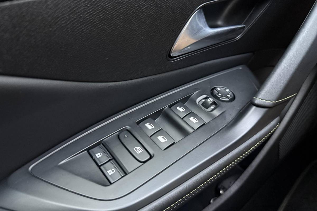 Peugeot 408 Peugeot 408 1.2 Hybrid 145 e-DCS6 GT Navigatie | Cruise Control Adaptief | Electrische Achterklep | Stuurverwarming | Climate Control