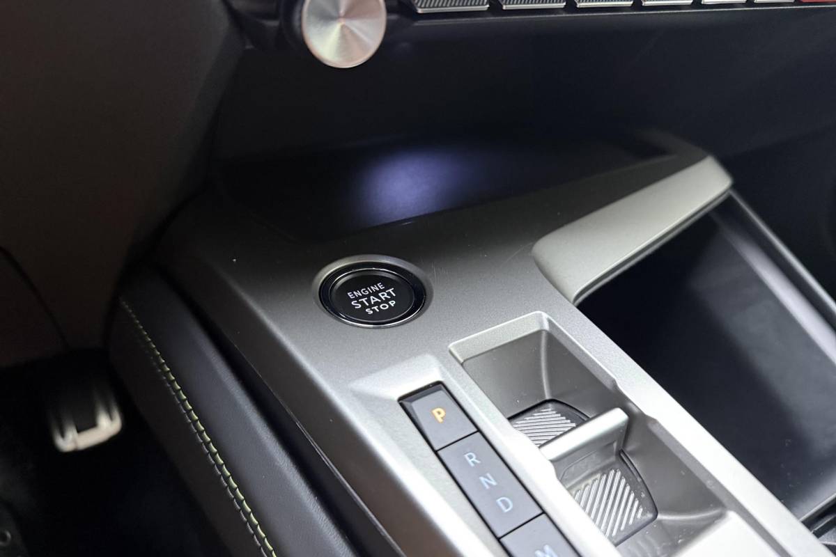 Peugeot 408 Peugeot 408 1.2 Hybrid 145 e-DCS6 GT Navigatie | Cruise Control Adaptief | Electrische Achterklep | Stuurverwarming | Climate Control