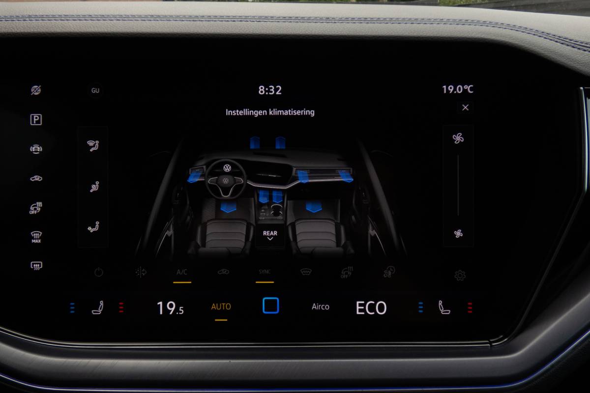 Volkswagen Touareg Volkswagen Touareg 3.0 TSi eHybrid 4MOTION R | Panoramadak | Luchtvering | 360°| HUD | Stoelverwarming & -ventilatie