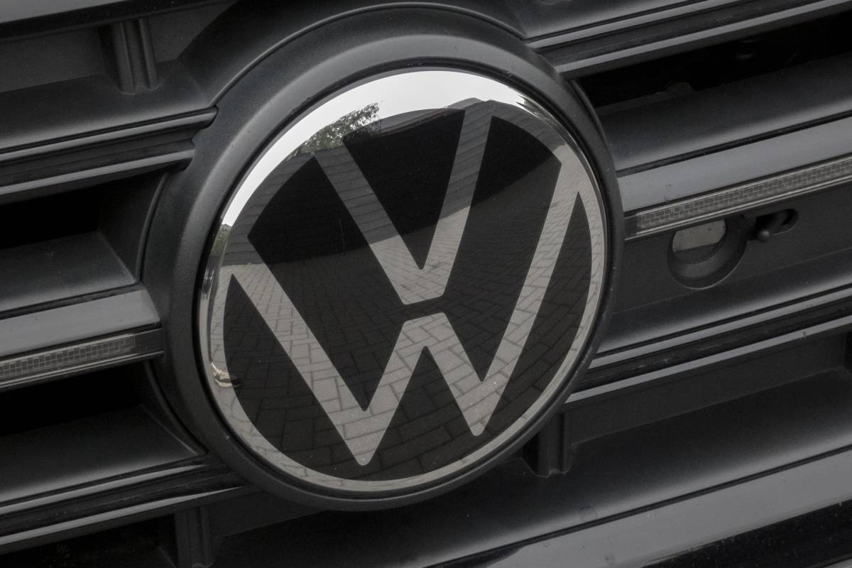 Volkswagen Touareg Volkswagen Touareg 3.0 TSi eHybrid 4MOTION R | Panoramadak | Luchtvering | 360°| HUD | Stoelverwarming & -ventilatie