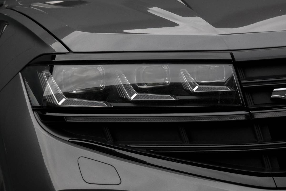 Volkswagen Touareg Volkswagen Touareg 3.0 TSi eHybrid 4MOTION R | Panoramadak | Luchtvering | 360°| HUD | Stoelverwarming & -ventilatie