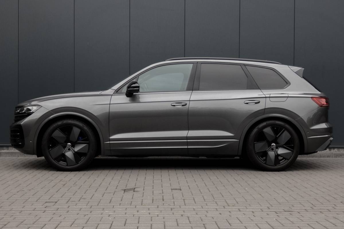Volkswagen Touareg Volkswagen Touareg 3.0 TSi eHybrid 4MOTION R | Panoramadak | Luchtvering | 360°| HUD | Stoelverwarming & -ventilatie