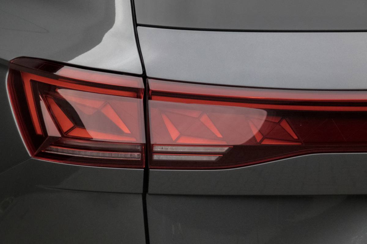 Volkswagen Touareg Volkswagen Touareg 3.0 TSi eHybrid 4MOTION R | Panoramadak | Luchtvering | 360°| HUD | Stoelverwarming & -ventilatie