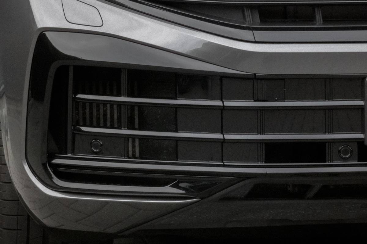 Volkswagen Touareg Volkswagen Touareg 3.0 TSi eHybrid 4MOTION R | Panoramadak | Luchtvering | 360°| HUD | Stoelverwarming & -ventilatie