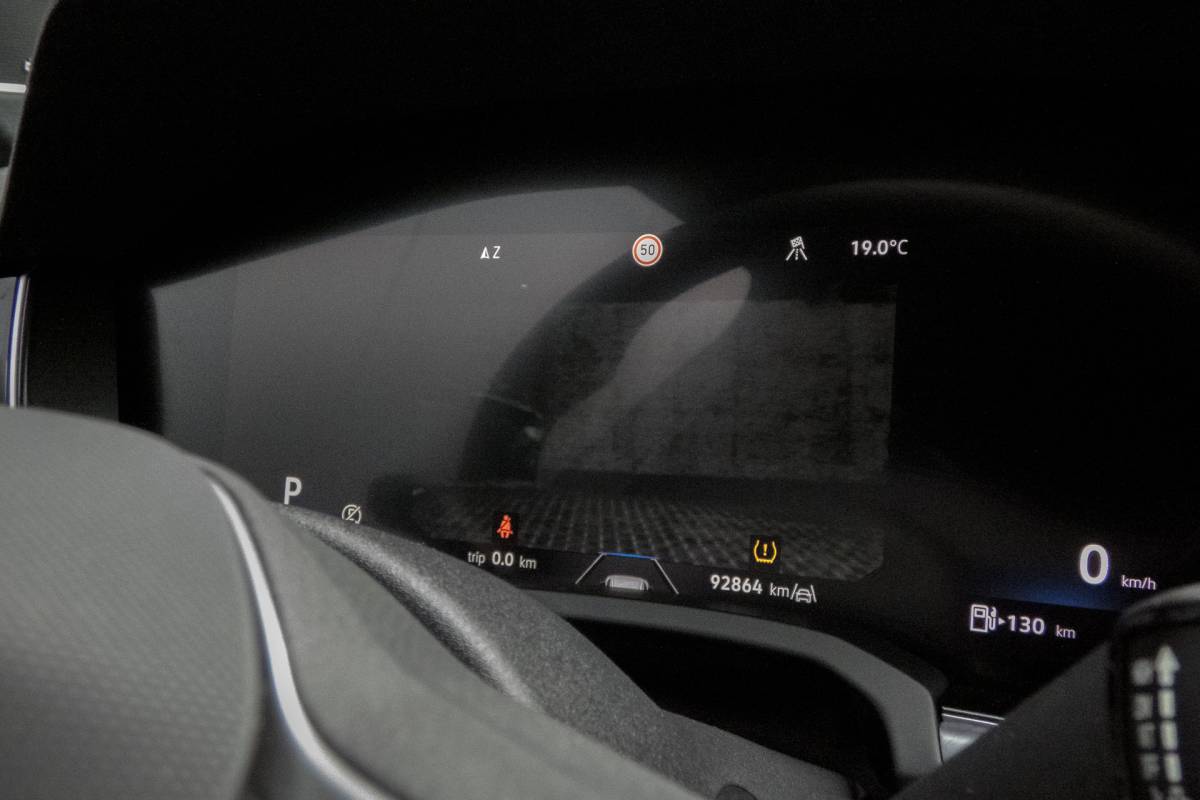 Volkswagen Touareg Volkswagen Touareg 3.0 TSi eHybrid 4MOTION R | Panoramadak | Luchtvering | 360°| HUD | Stoelverwarming & -ventilatie