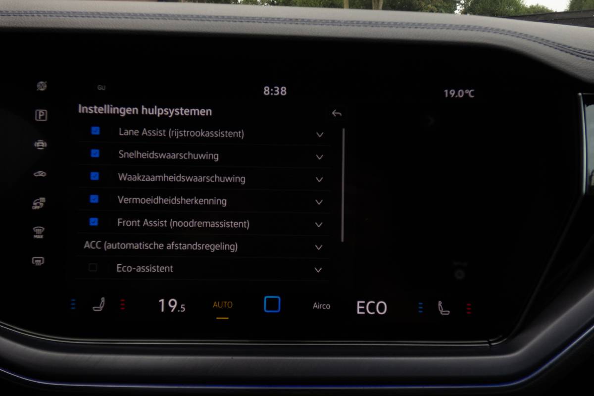 Volkswagen Touareg Volkswagen Touareg 3.0 TSi eHybrid 4MOTION R | Panoramadak | Luchtvering | 360°| HUD | Stoelverwarming & -ventilatie