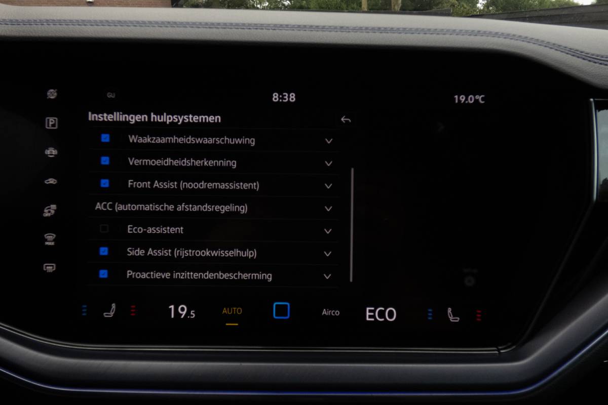 Volkswagen Touareg Volkswagen Touareg 3.0 TSi eHybrid 4MOTION R | Panoramadak | Luchtvering | 360°| HUD | Stoelverwarming & -ventilatie