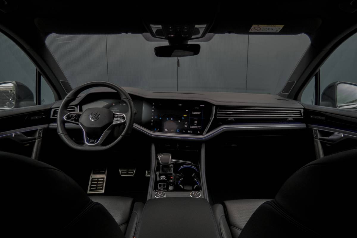 Volkswagen Touareg Volkswagen Touareg 3.0 TSi eHybrid 4MOTION R | Panoramadak | Luchtvering | 360°| HUD | Stoelverwarming & -ventilatie