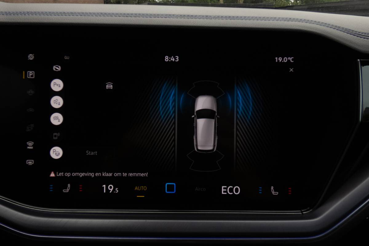 Volkswagen Touareg Volkswagen Touareg 3.0 TSi eHybrid 4MOTION R | Panoramadak | Luchtvering | 360°| HUD | Stoelverwarming & -ventilatie