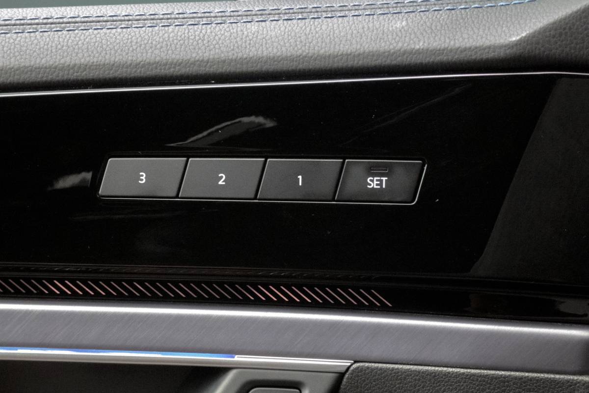 Volkswagen Touareg Volkswagen Touareg 3.0 TSi eHybrid 4MOTION R | Panoramadak | Luchtvering | 360°| HUD | Stoelverwarming & -ventilatie