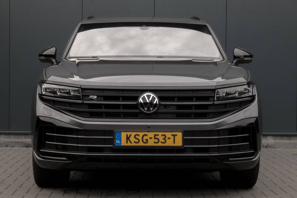 Volkswagen Touareg Volkswagen Touareg 3.0 TSi eHybrid 4MOTION R | Panoramadak | Luchtvering | 360°| HUD | Stoelverwarming & -ventilatie