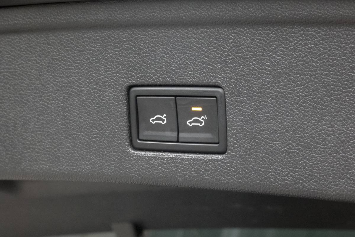 Volkswagen Touareg Volkswagen Touareg 3.0 TSi eHybrid 4MOTION R | Panoramadak | Luchtvering | 360°| HUD | Stoelverwarming & -ventilatie